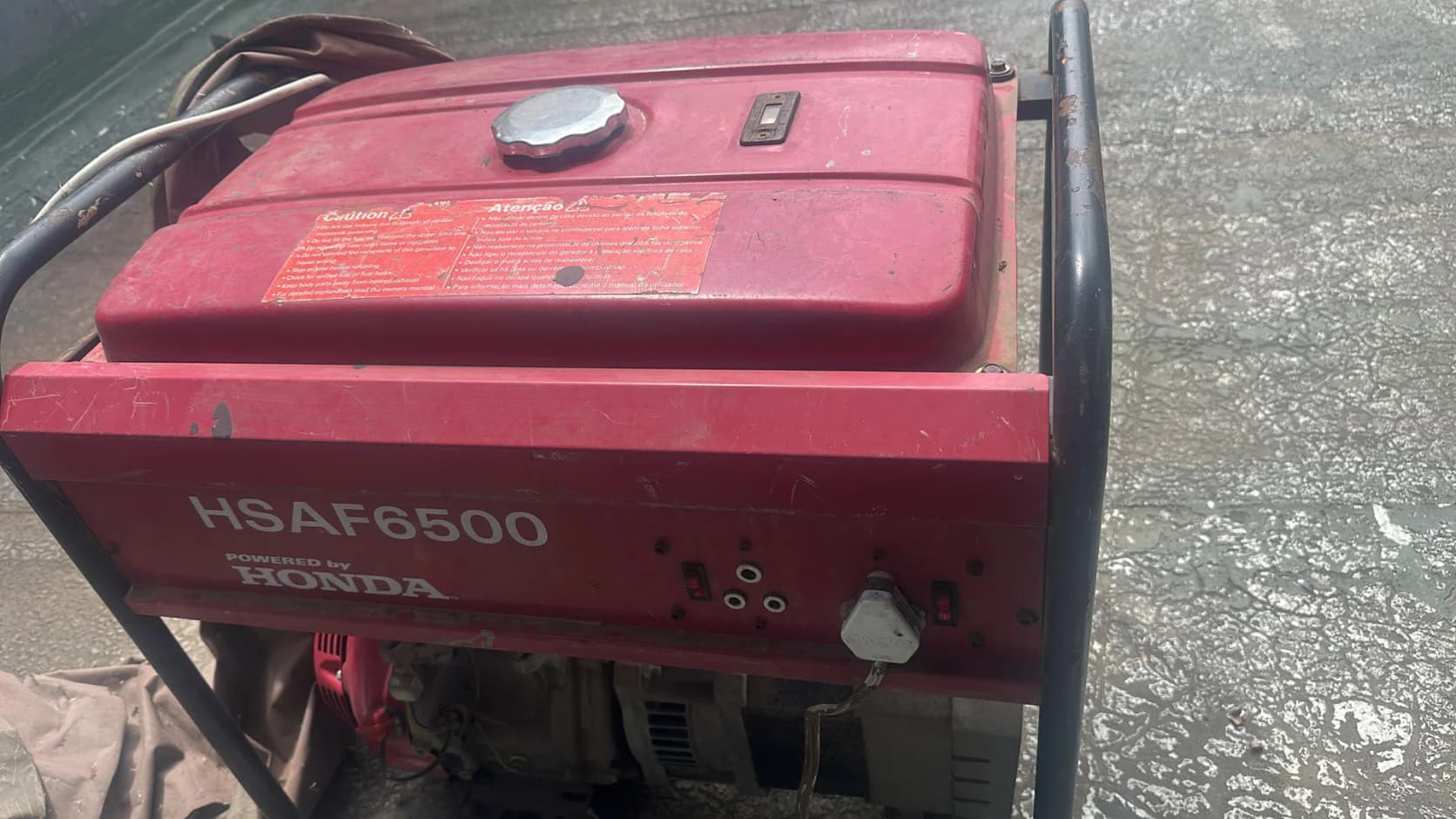 Portable petrol generator, the small end of the size range